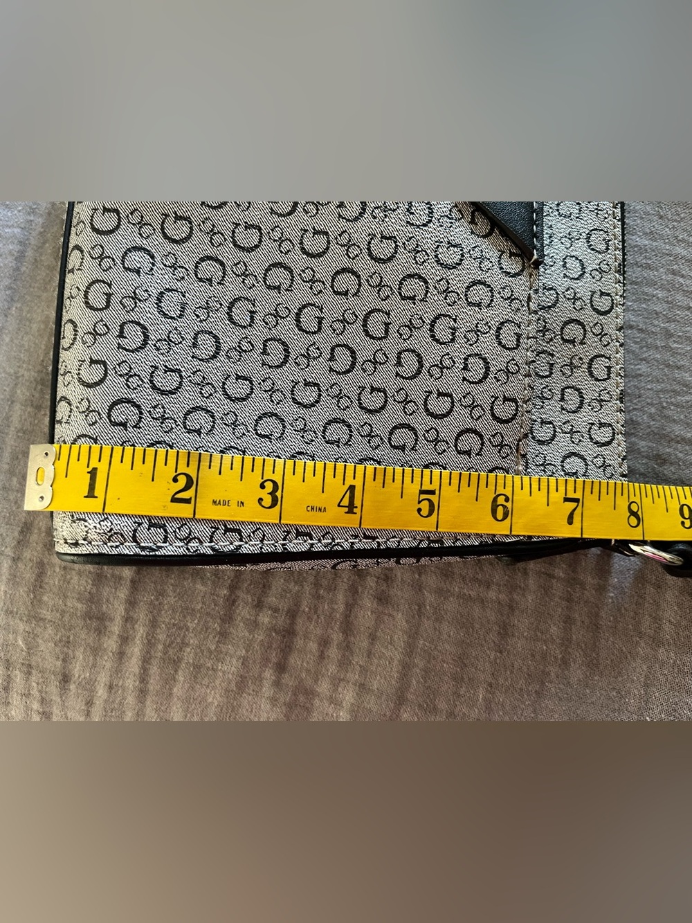 Guess Los Angeles gray/black signature print medium crossbody bag EUC - Picture 6 of 12